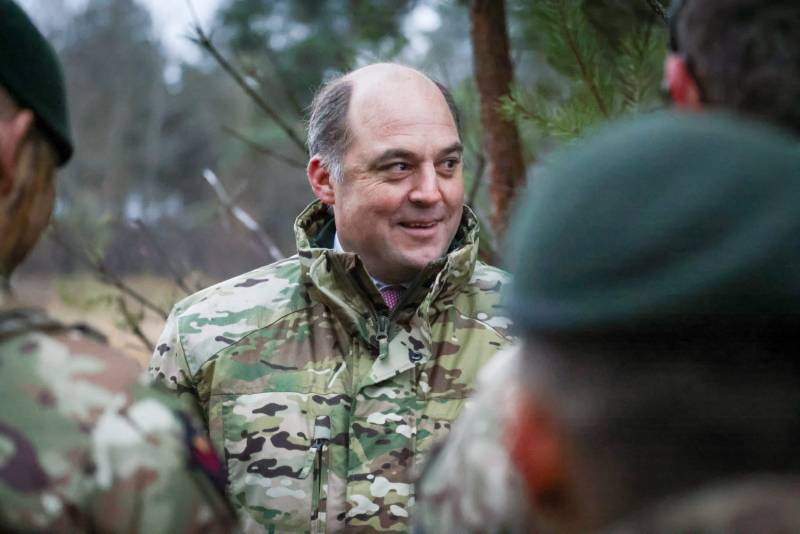 Британский министр обороны не увидел свидетельств отвода российских войск от украинской границы