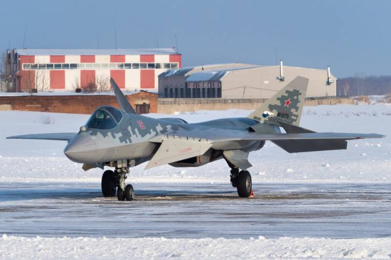 Российские ВКС получили два новых истребителя пятого поколения Су-57