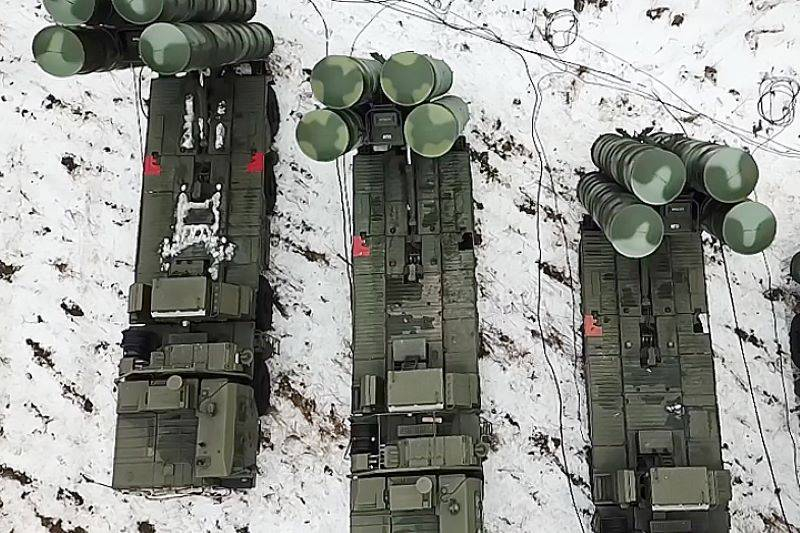 На учениях в Белоруссии отрабатывают прикрытие войск от ударов с воздуха