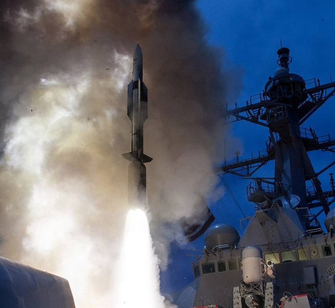 Американский вице-адмирал: У США есть оружие, способное перехватить гиперзвуковые ракеты России и Китая