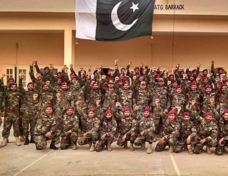 В Пакистане белуджские повстанцы атаковали военные базы во время отъезда премьера в Китай
